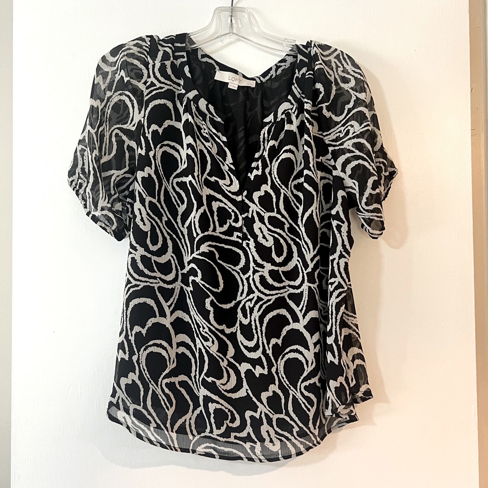 Black & Beige top by Loft in LP